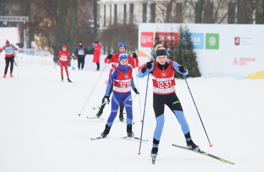Ретрогонка "Это все еще я" прошла в Москве в рамках лыжного фестиваля "Гонка Легкова" 13 фото