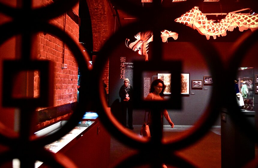 Выставка "Праздник весны. Новый год в старом Пекине" открылась в Музее Москвы 40 фото