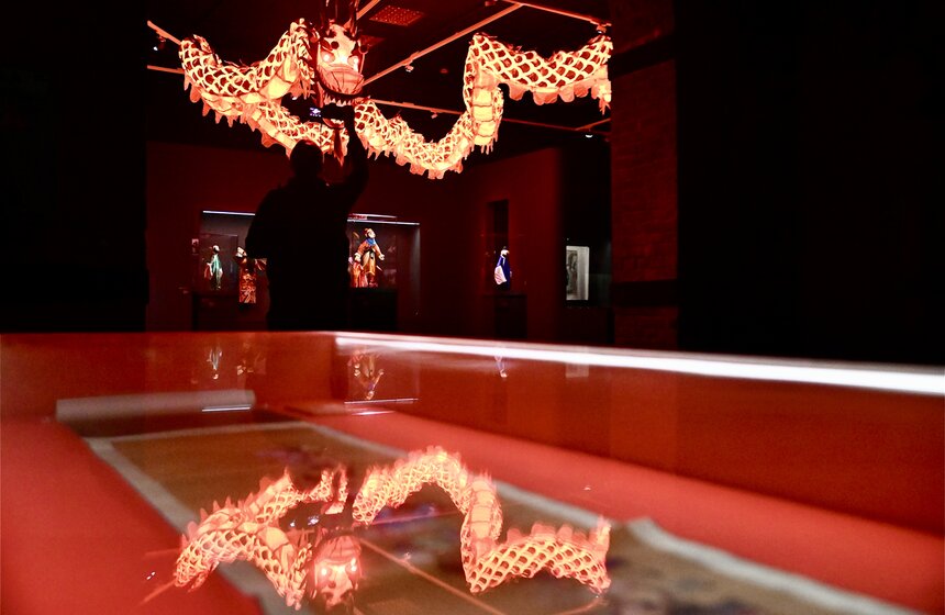 Выставка "Праздник весны. Новый год в старом Пекине" открылась в Музее Москвы 37 фото