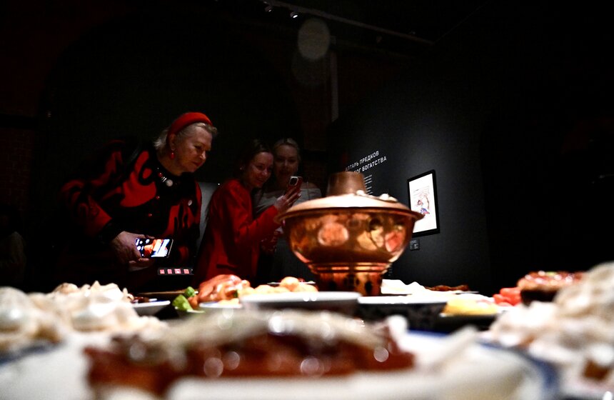 Выставка "Праздник весны. Новый год в старом Пекине" открылась в Музее Москвы 10 фото