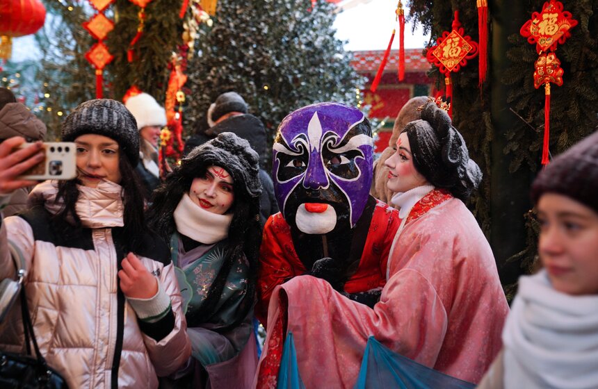 Фестиваль "Китайский Новый год в Москве" открылся на Манежной площади 14 фото