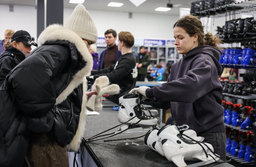 Массовая тренировка в рамках открытия недели фигурного катания прошла в "Лужниках" 2 фото