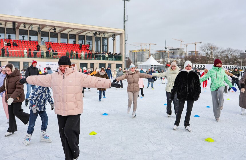 Массовая тренировка в рамках открытия недели фигурного катания прошла в "Лужниках" 20 фото