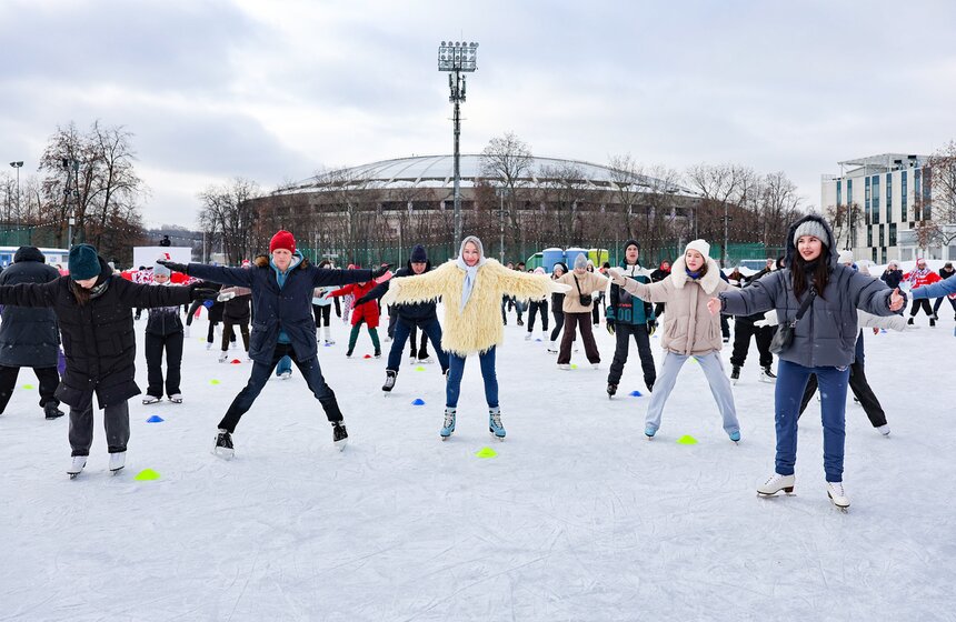 Массовая тренировка в рамках открытия недели фигурного катания прошла в "Лужниках" 13 фото