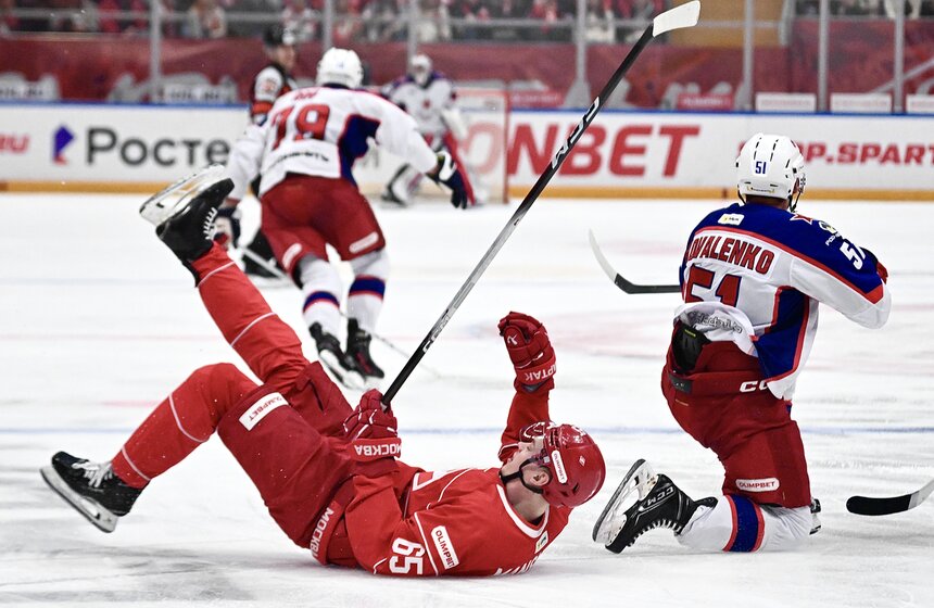 ЦСКА и "Спартак" встретились в матче регулярного чемпионата КХЛ 15 фото