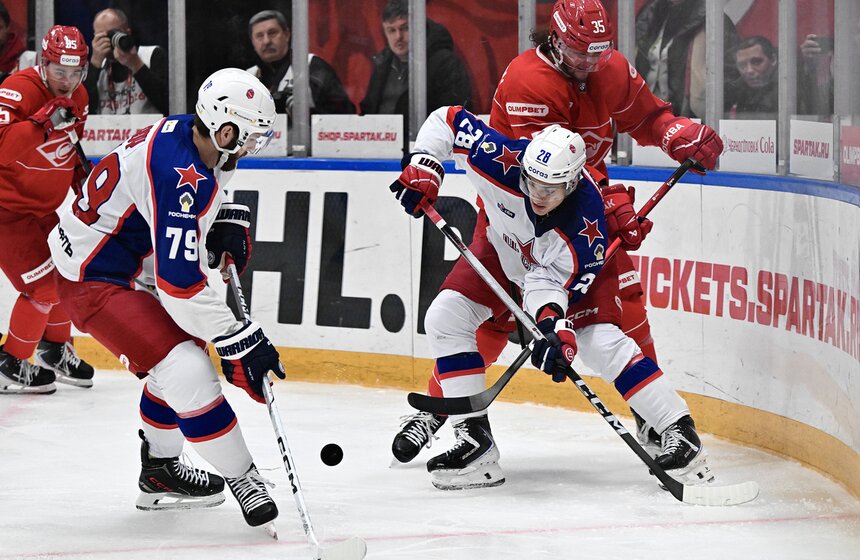 ЦСКА и "Спартак" встретились в матче регулярного чемпионата КХЛ 14 фото