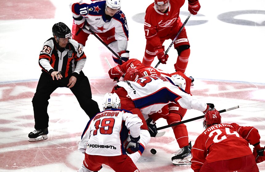 ЦСКА и "Спартак" встретились в матче регулярного чемпионата КХЛ 8 фото