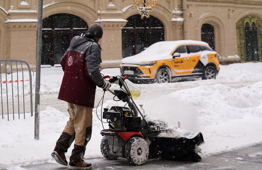 На Москву обрушился мощный снегопад 33 фото