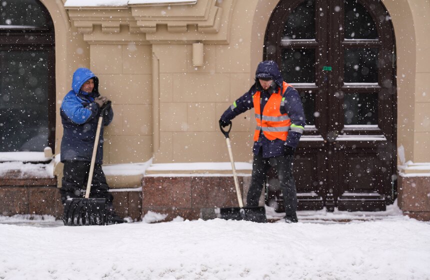 На Москву обрушился мощный снегопад 35 фото