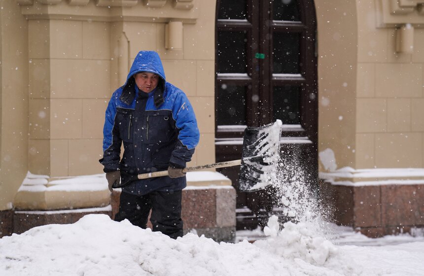 На Москву обрушился мощный снегопад 37 фото