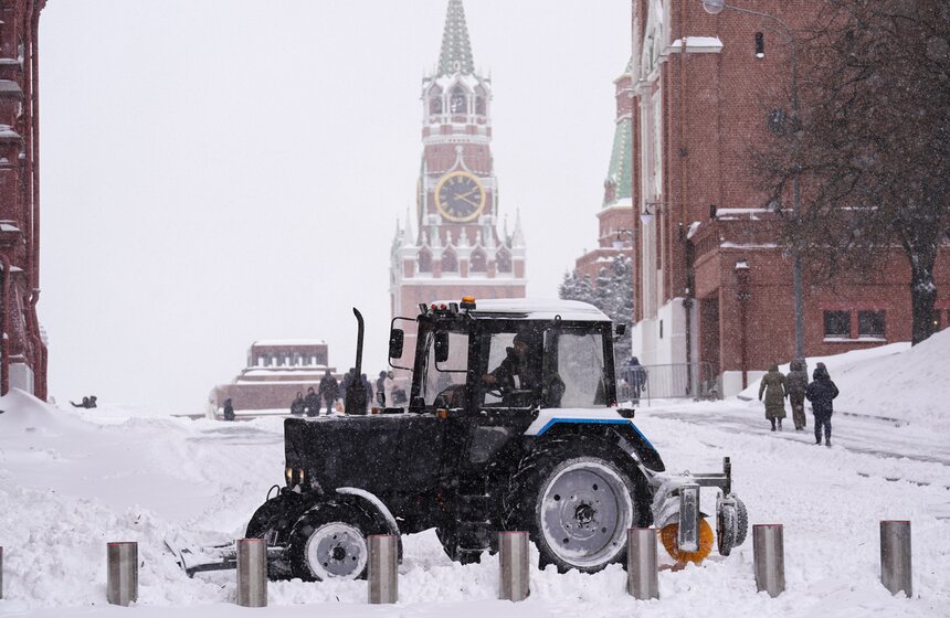 На Москву обрушился мощный снегопад 16 фото