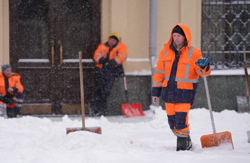 На Москву обрушился мощный снегопад 45 фото