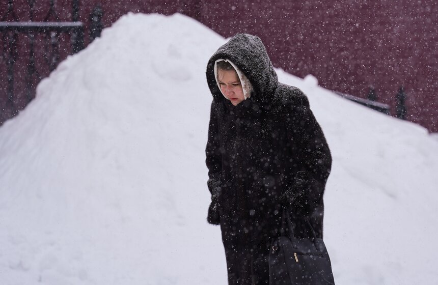 На Москву обрушился мощный снегопад 11 фото