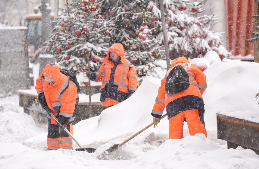 На Москву обрушился мощный снегопад 12 фото