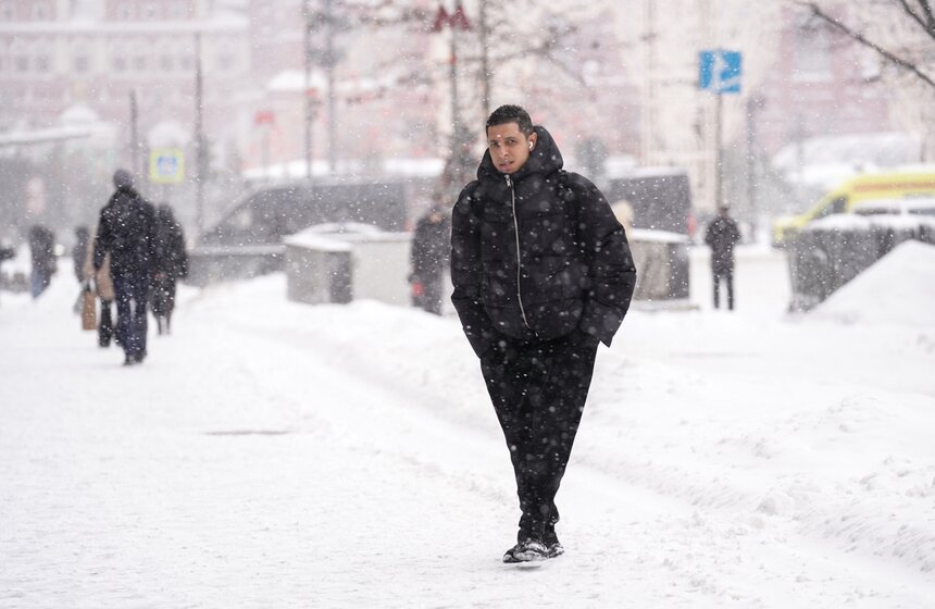На Москву обрушился мощный снегопад 15 фото