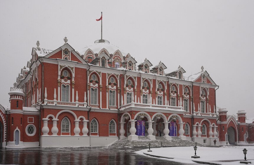 Арт-проект "РУниверсум" открылся в Петровском путевом дворце 1 фото