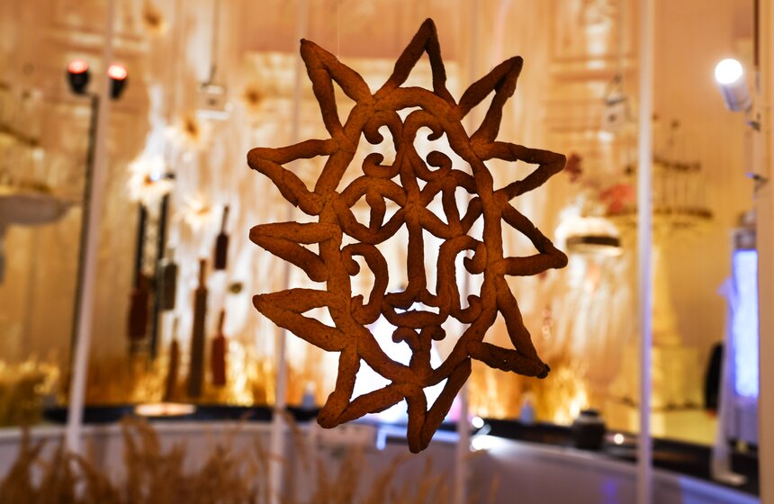 Арт-проект "РУниверсум" открылся в Петровском путевом дворце 40 фото