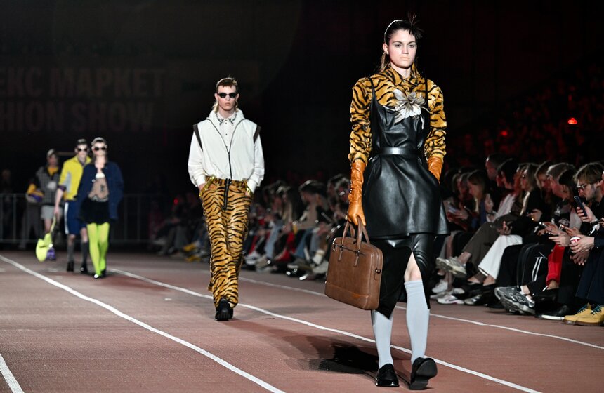 Показ "Яндекс Маркет Fashion Show SS'26" прошел в Москве 19 фото