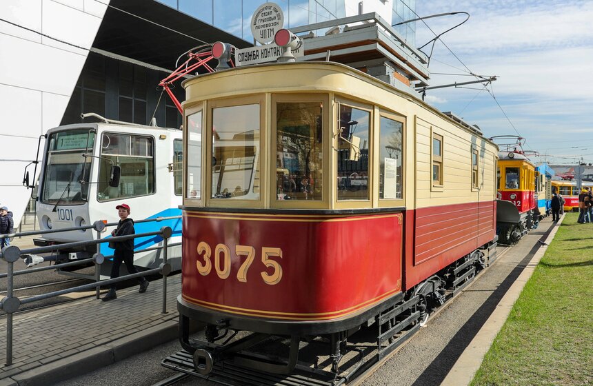 В Москве прошел парад в честь 127-летия столичного трамвая 11 фото