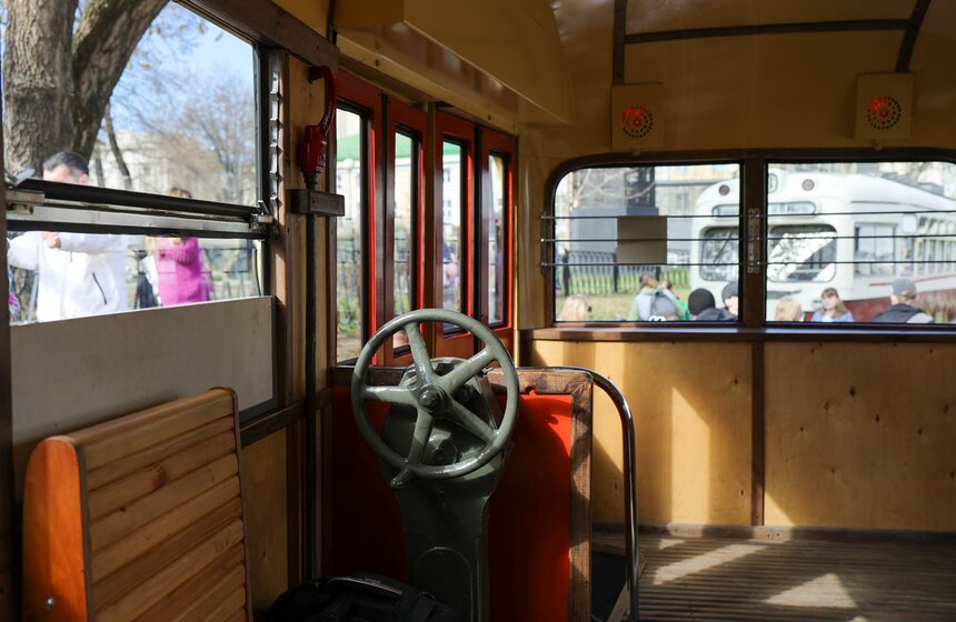 В Москве прошел парад в честь 127-летия столичного трамвая 8 фото