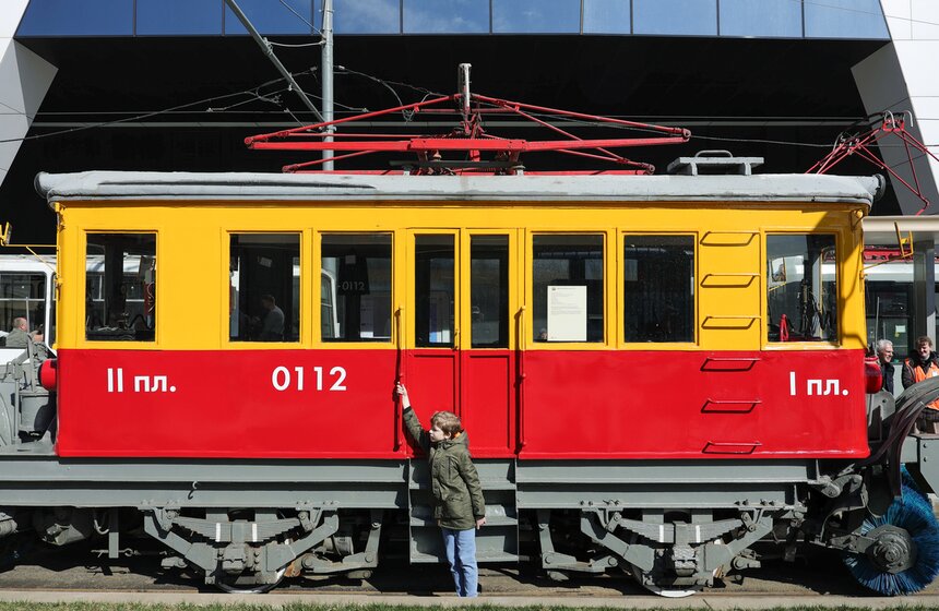 В Москве прошел парад в честь 127-летия столичного трамвая 12 фото