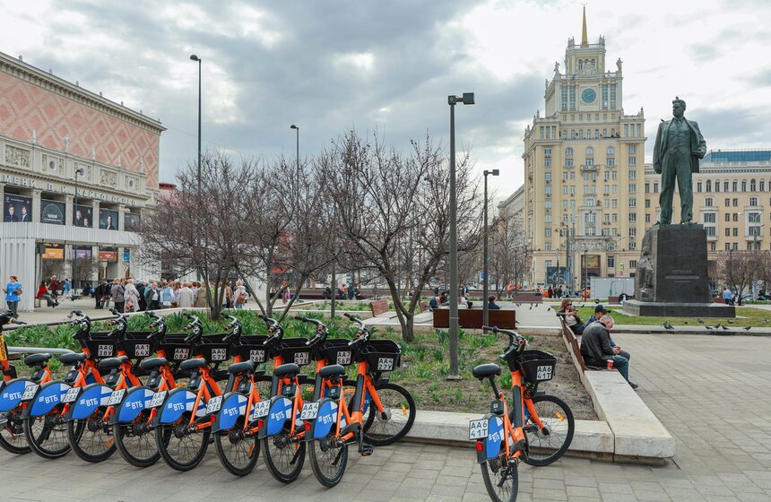Сезон аренды велосипедов и самокатов начался в Москве 12 фото