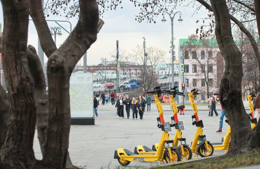 Сезон аренды велосипедов и самокатов начался в Москве 32 фото