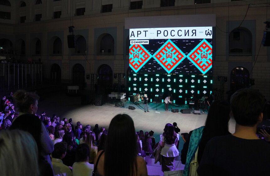 В Москве открылась 7-я ярмарка современного искусства "Арт Россия" 45 фото