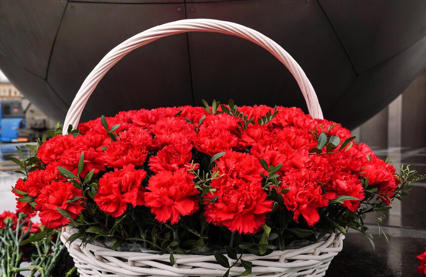 Памятник Юрию Гагарину в Москве промыли в преддверии Дня космонавтики 26 фото