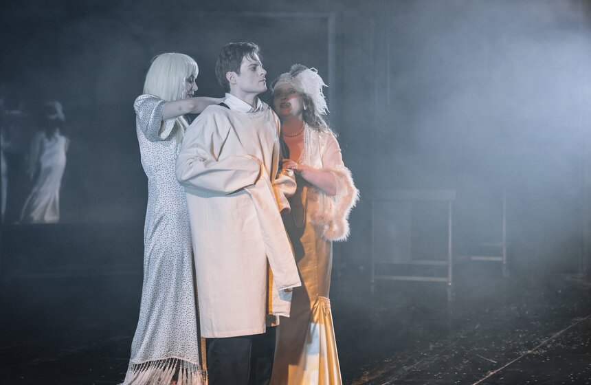 В Театре Гоголя прошла премьера спектакля "Морфий" по Булгакову 16 фото