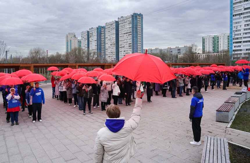 В Москве прошел флешмоб в честь 65-летия полета Гагарина в космос 9 фото