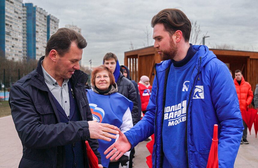 В Москве прошел флешмоб в честь 65-летия полета Гагарина в космос 14 фото