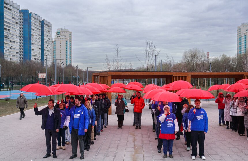 В Москве прошел флешмоб в честь 65-летия полета Гагарина в космос 11 фото