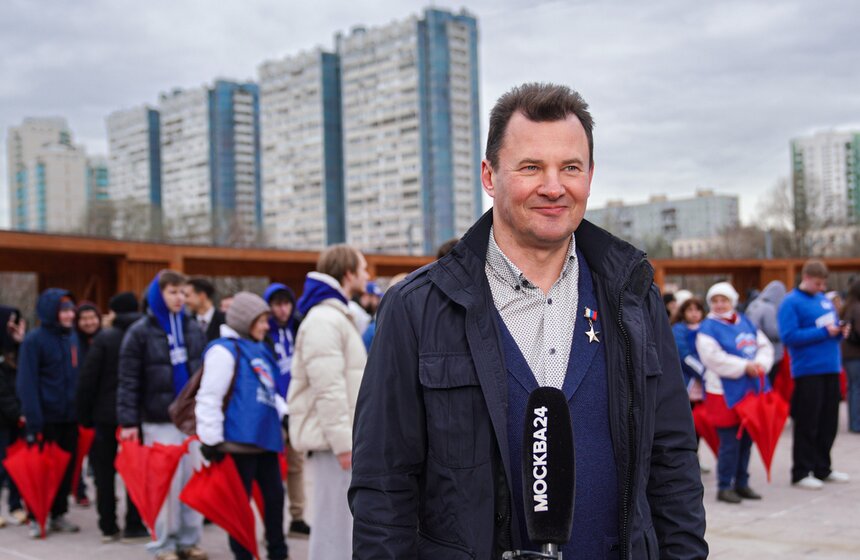 В Москве прошел флешмоб в честь 65-летия полета Гагарина в космос 2 фото