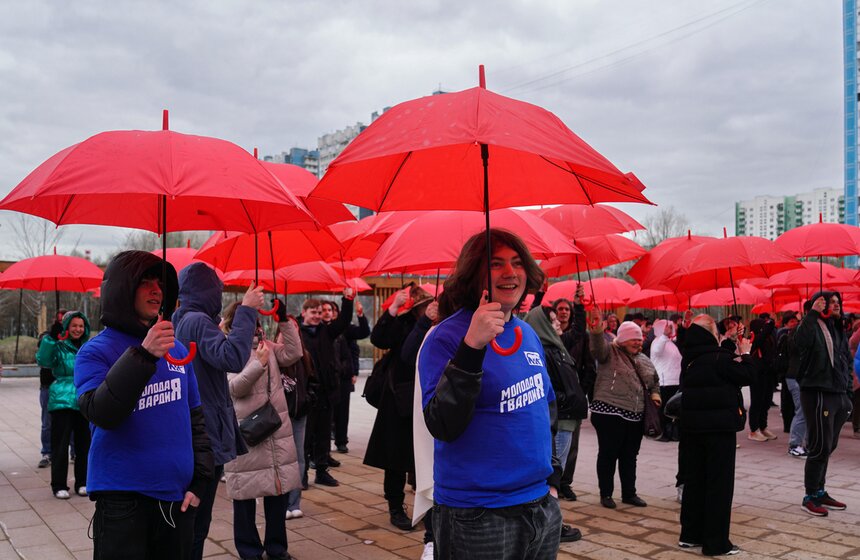 В Москве прошел флешмоб в честь 65-летия полета Гагарина в космос 8 фото