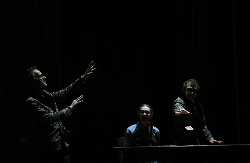 Предпремьерный показ спектакля "Три сестры" прошел в Театре на Таганке 24 фото