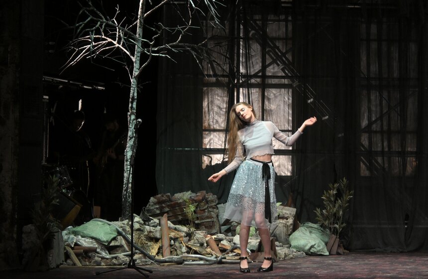 Предпремьерный показ спектакля "Три сестры" прошел в Театре на Таганке 2 фото