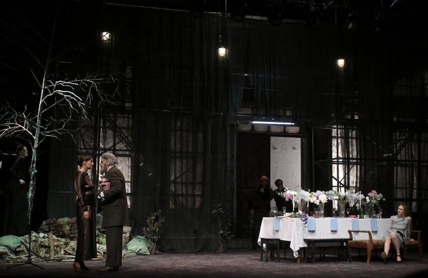 Предпремьерный показ спектакля "Три сестры" прошел в Театре на Таганке 4 фото