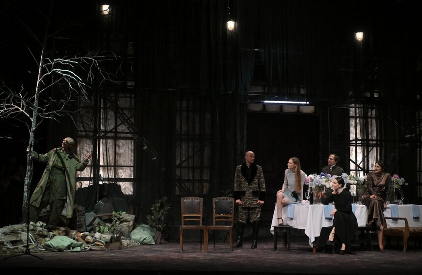 Предпремьерный показ спектакля "Три сестры" прошел в Театре на Таганке 9 фото