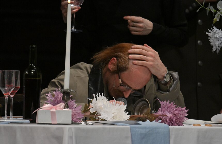 Предпремьерный показ спектакля "Три сестры" прошел в Театре на Таганке 16 фото