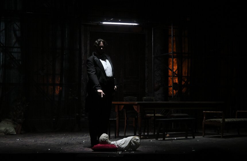 Предпремьерный показ спектакля "Три сестры" прошел в Театре на Таганке 19 фото