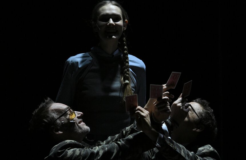 Предпремьерный показ спектакля "Три сестры" прошел в Театре на Таганке 25 фото