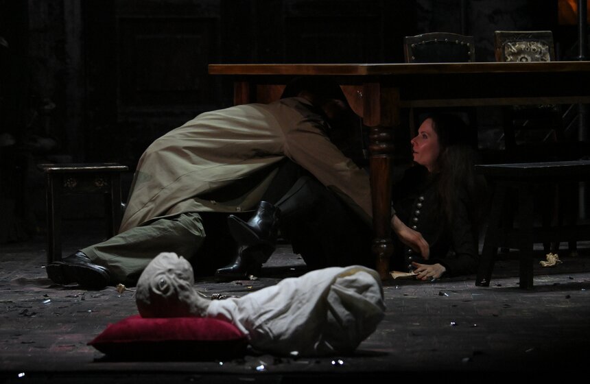 Предпремьерный показ спектакля "Три сестры" прошел в Театре на Таганке 22 фото