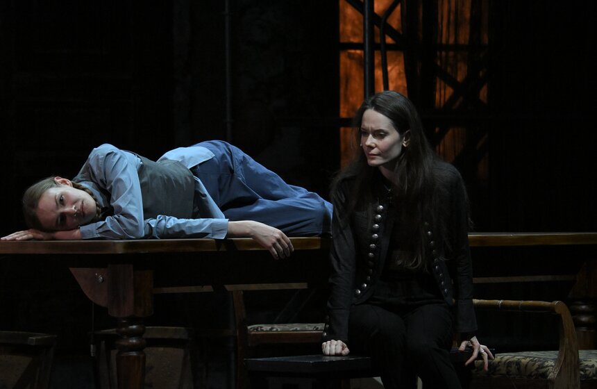 Предпремьерный показ спектакля "Три сестры" прошел в Театре на Таганке 23 фото