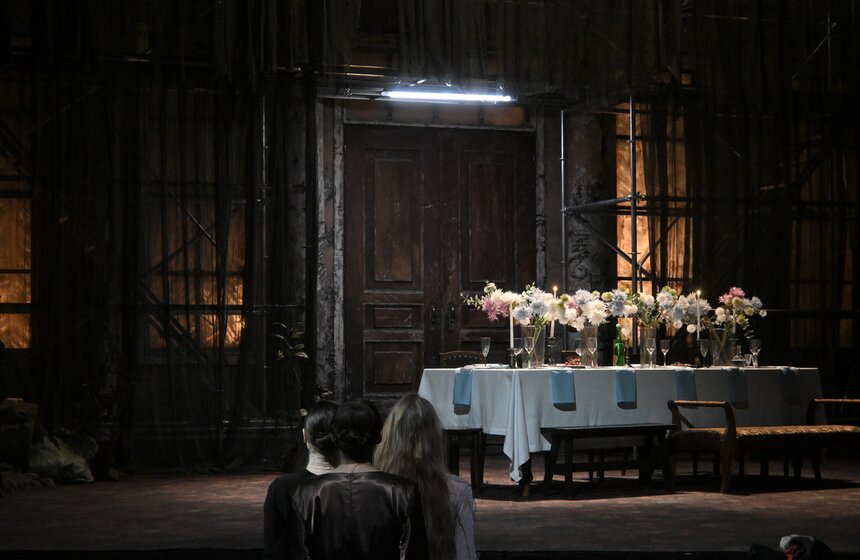 Предпремьерный показ спектакля "Три сестры" прошел в Театре на Таганке 1 фото