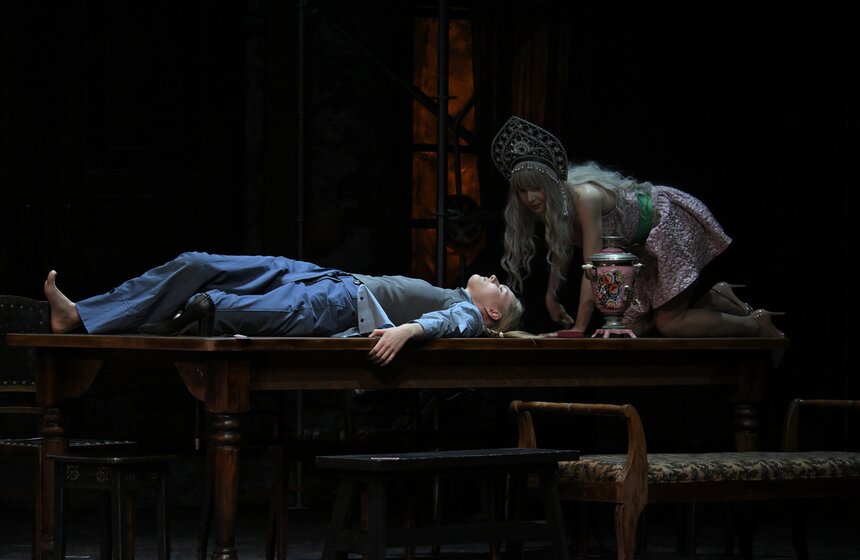 Предпремьерный показ спектакля "Три сестры" прошел в Театре на Таганке 28 фото