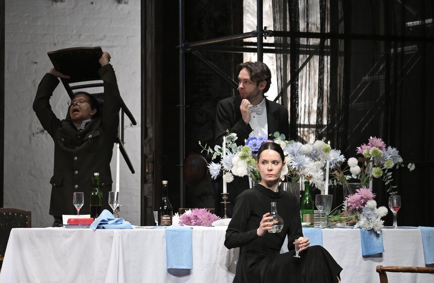 Предпремьерный показ спектакля "Три сестры" прошел в Театре на Таганке 14 фото