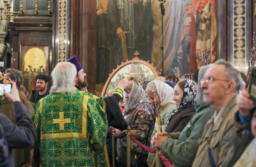 Всенощное бдение состоялось в кафедральном соборном храме Христа Спасителя 25 фото