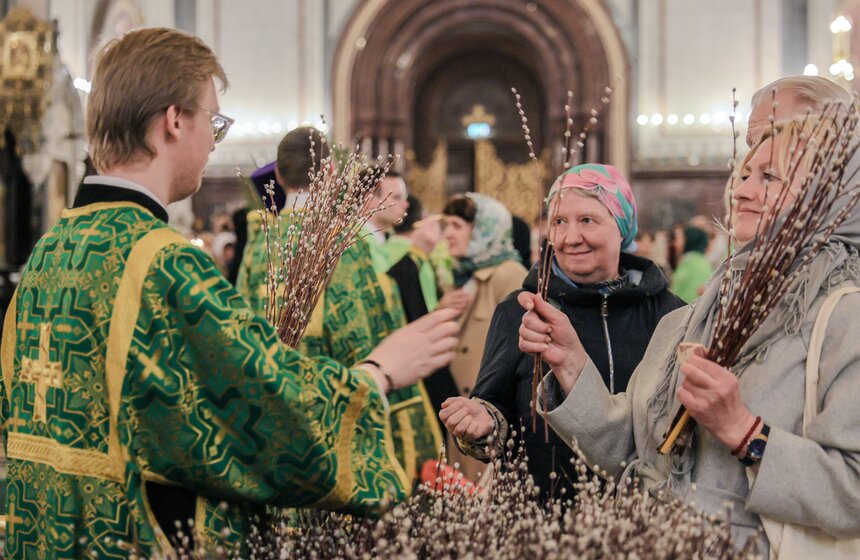 Всенощное бдение состоялось в кафедральном соборном храме Христа Спасителя 28 фото