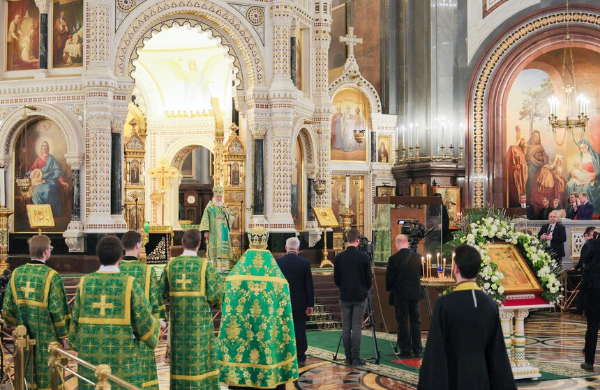 Всенощное бдение состоялось в кафедральном соборном храме Христа Спасителя 27 фото